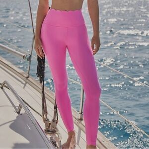 WISKII 7/8 HIGH-WAIST SCALLOP PINK LEGGINGS MEDIUM